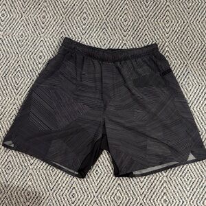 Lululemon Men's Black Patterned Shorts 7 inch inseam